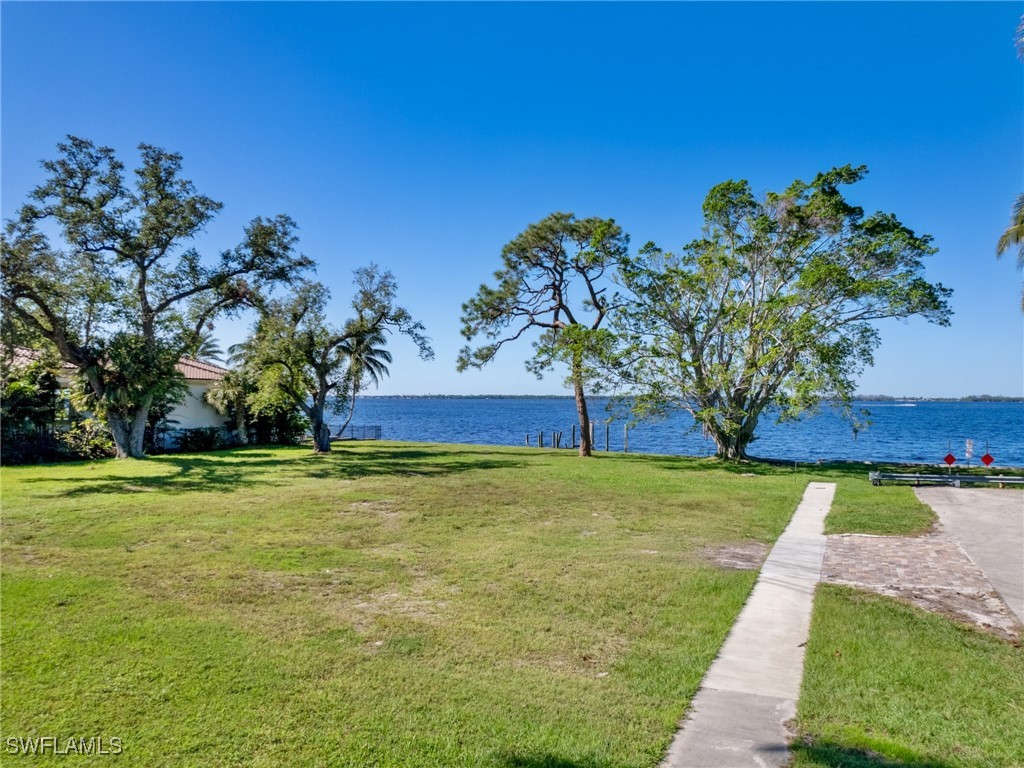 1212 Coconut DR