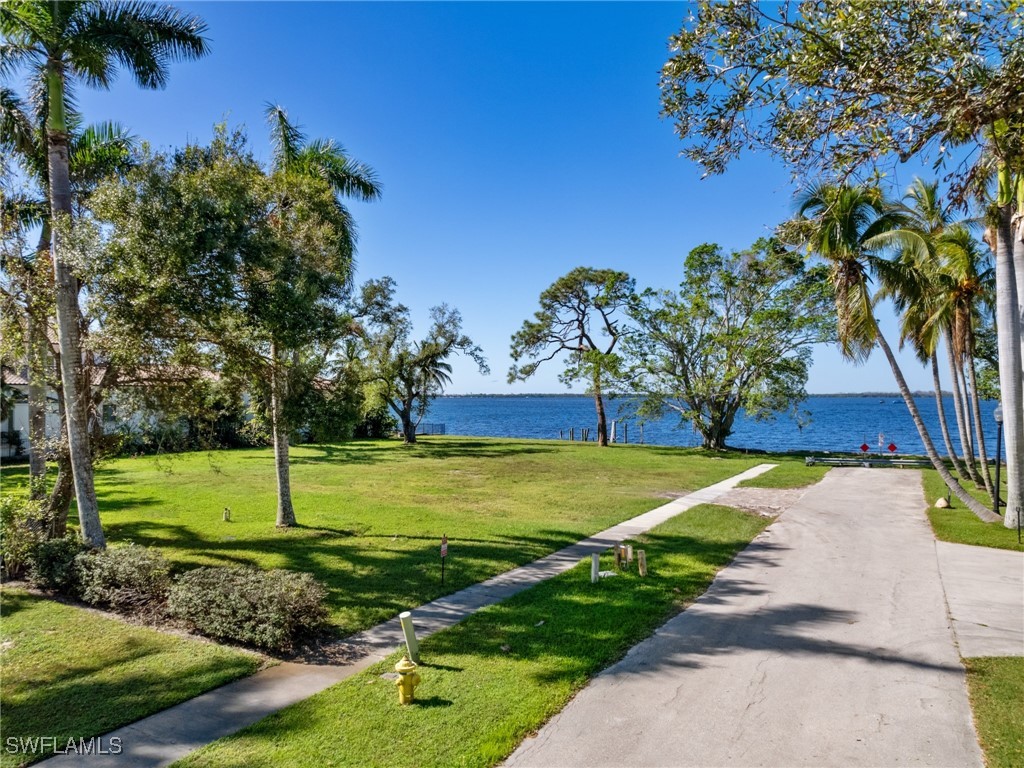 1212 Coconut DR