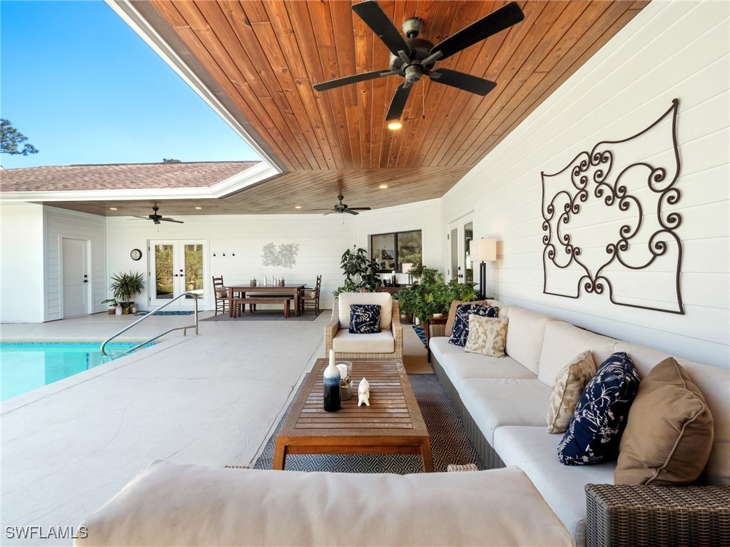 13553 Pine Villa LN