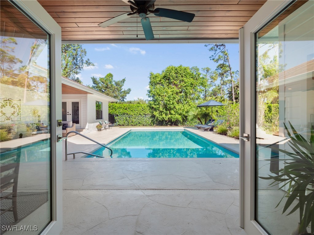 13553 Pine Villa LN