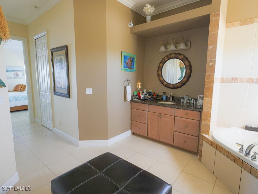 945 San Carlos DR