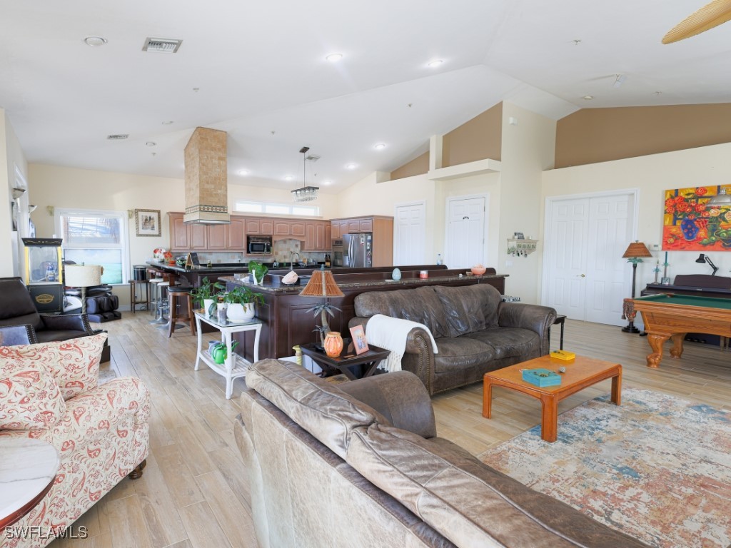 945 San Carlos DR