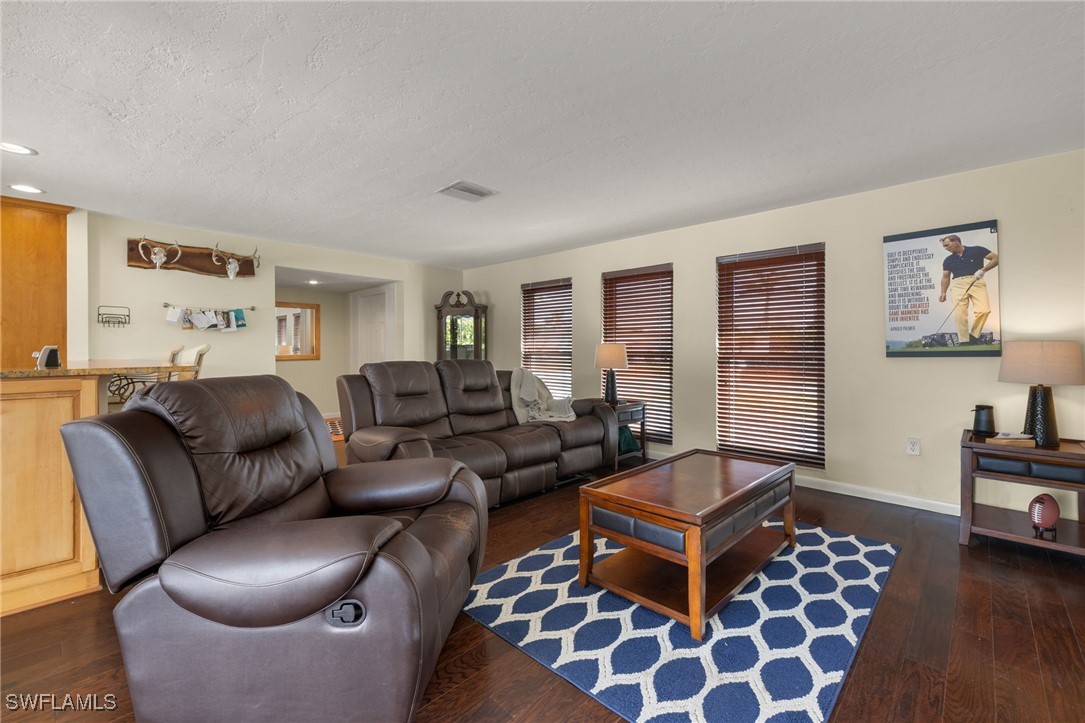 5244 Kenilworth DR