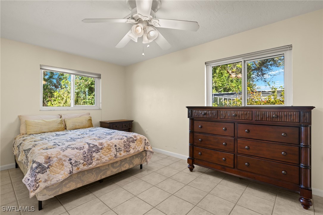 5244 Kenilworth DR