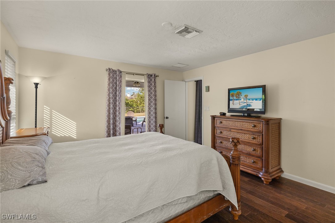 5244 Kenilworth DR