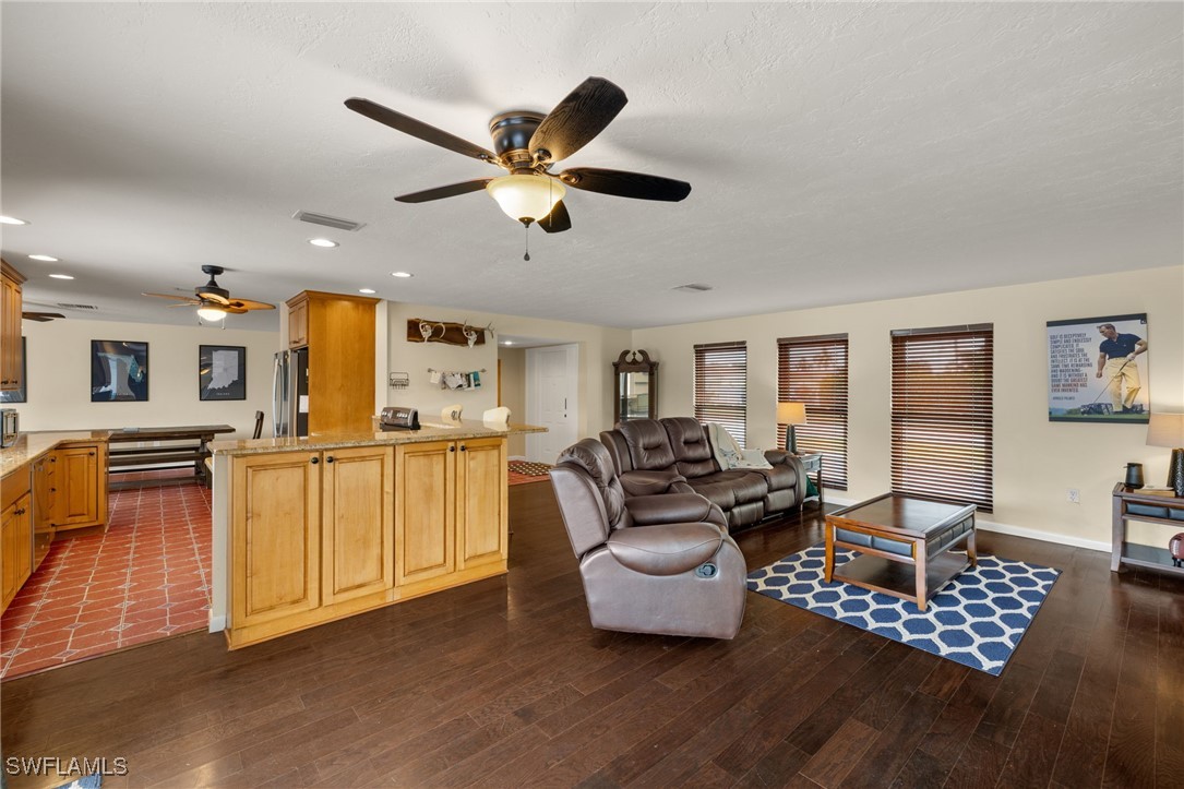5244 Kenilworth DR
