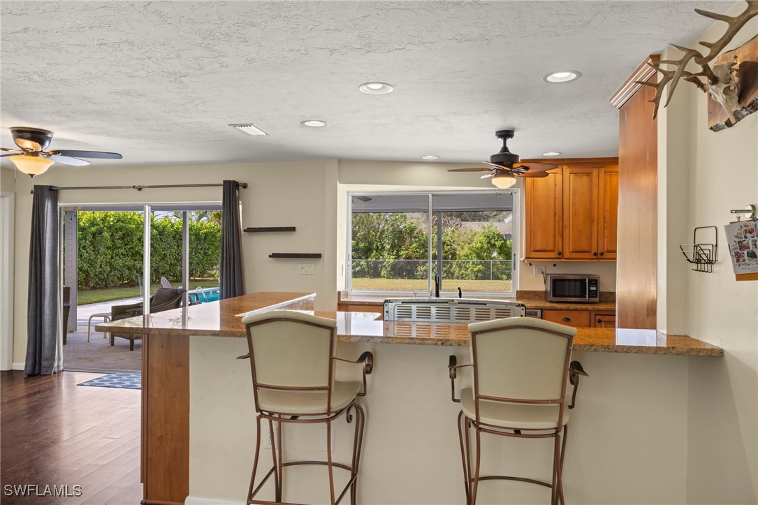 5244 Kenilworth DR