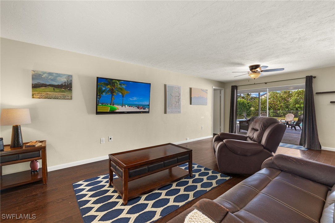 5244 Kenilworth DR