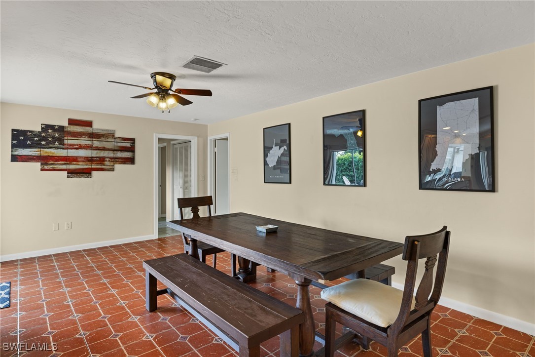 5244 Kenilworth DR