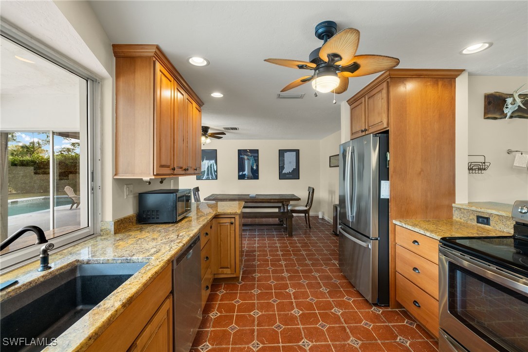5244 Kenilworth DR