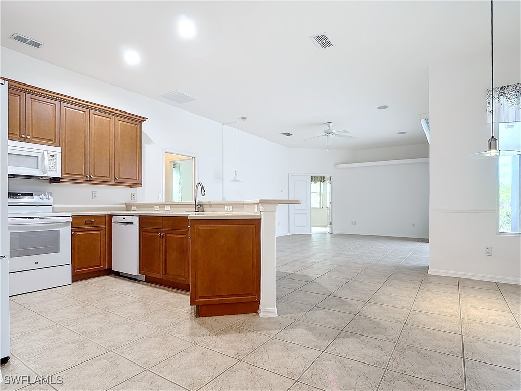 2124 Berkley WAY