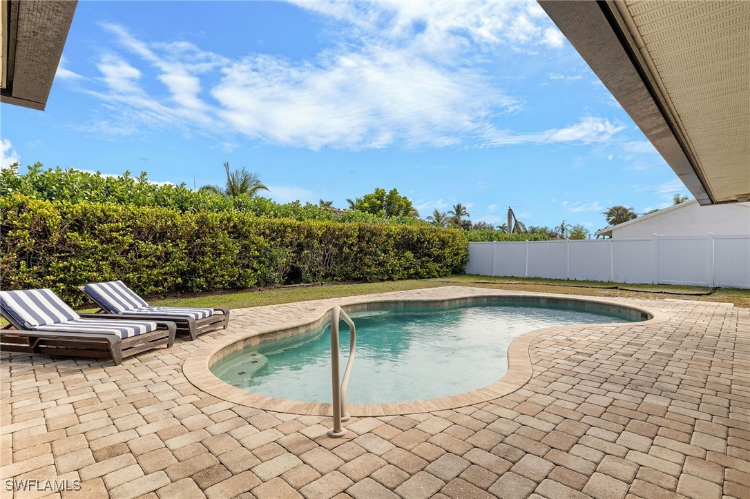 1383 Currier CIR