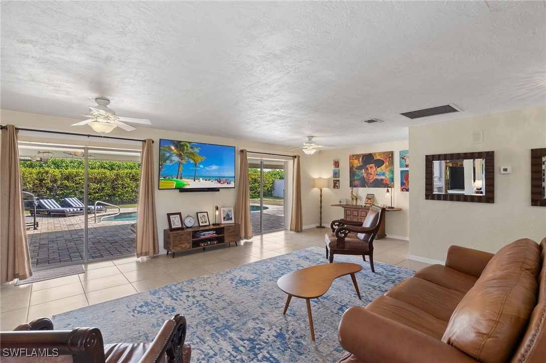 1383 Currier CIR