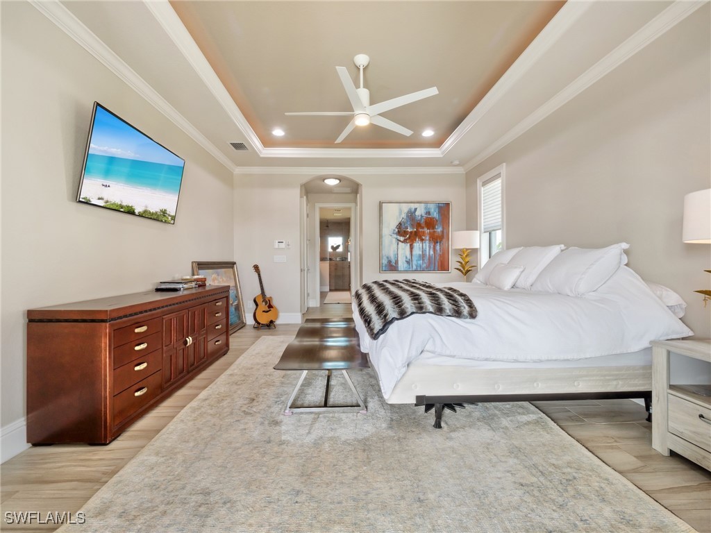 1042 Clarellen DR
