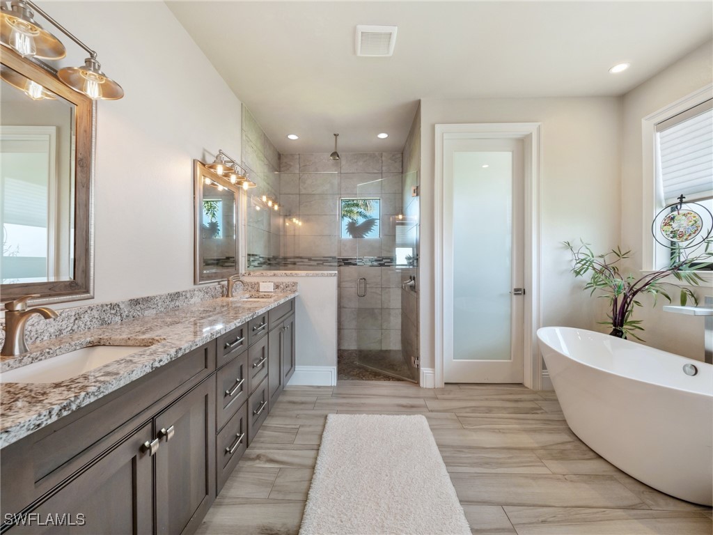 1042 Clarellen DR