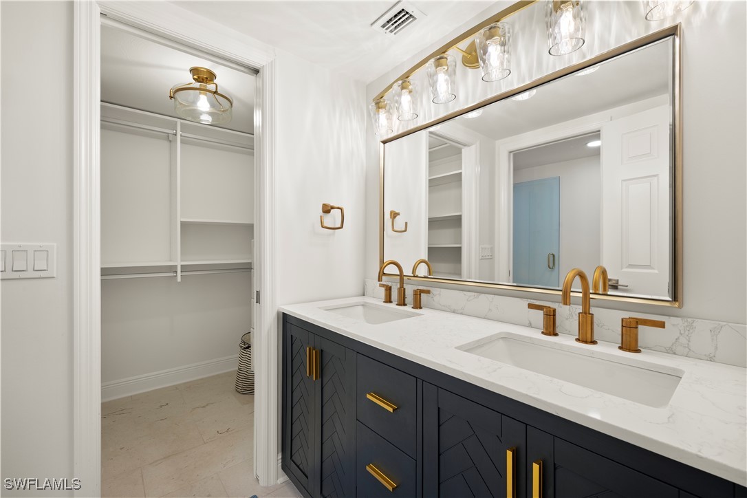 8451 Casa Del Rio LN