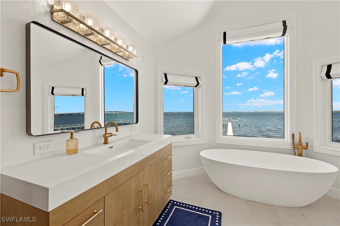 8451 Casa Del Rio LN