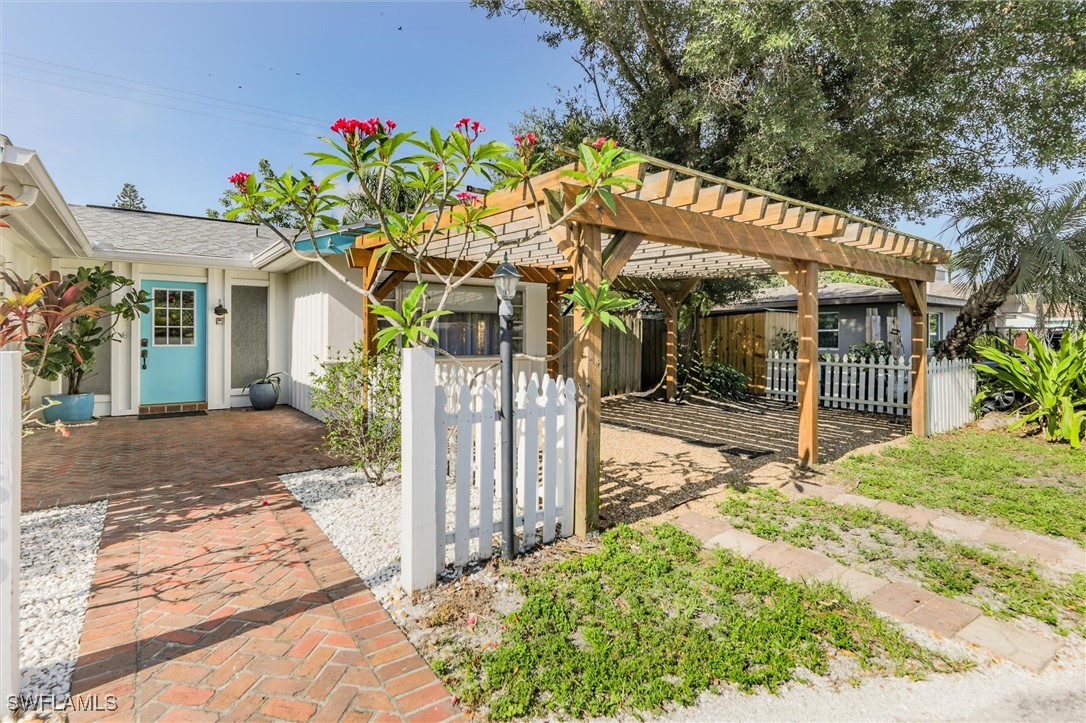 1560 Maravilla AVE