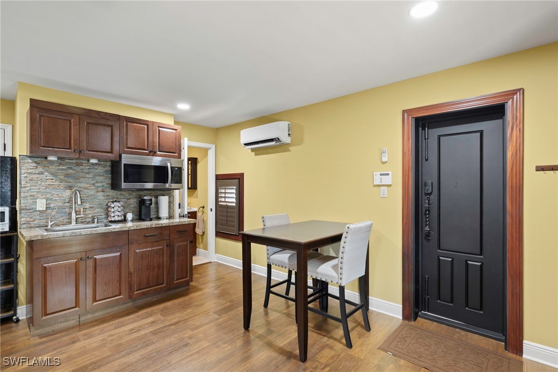 841 Cypress Lake CIR