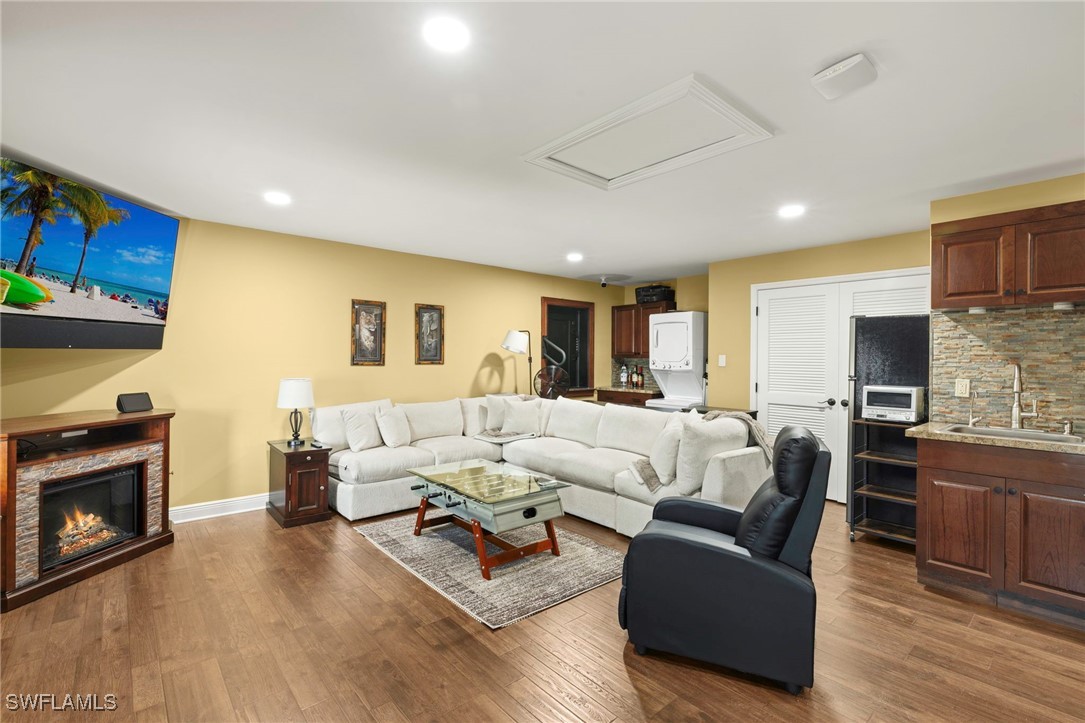 841 Cypress Lake CIR