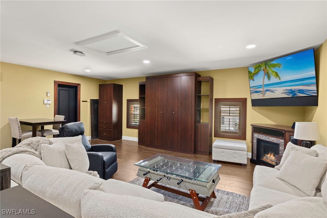 841 Cypress Lake CIR