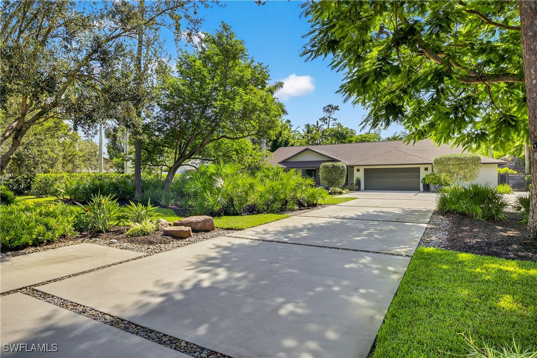 13637 Pine Villa LN