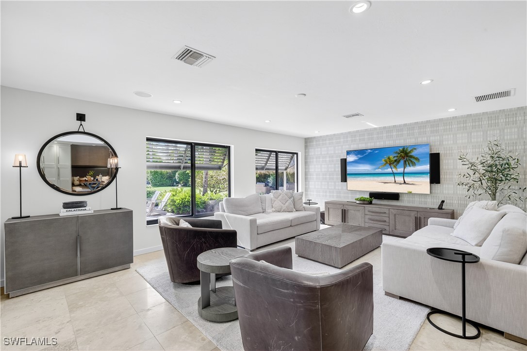 13637 Pine Villa LN