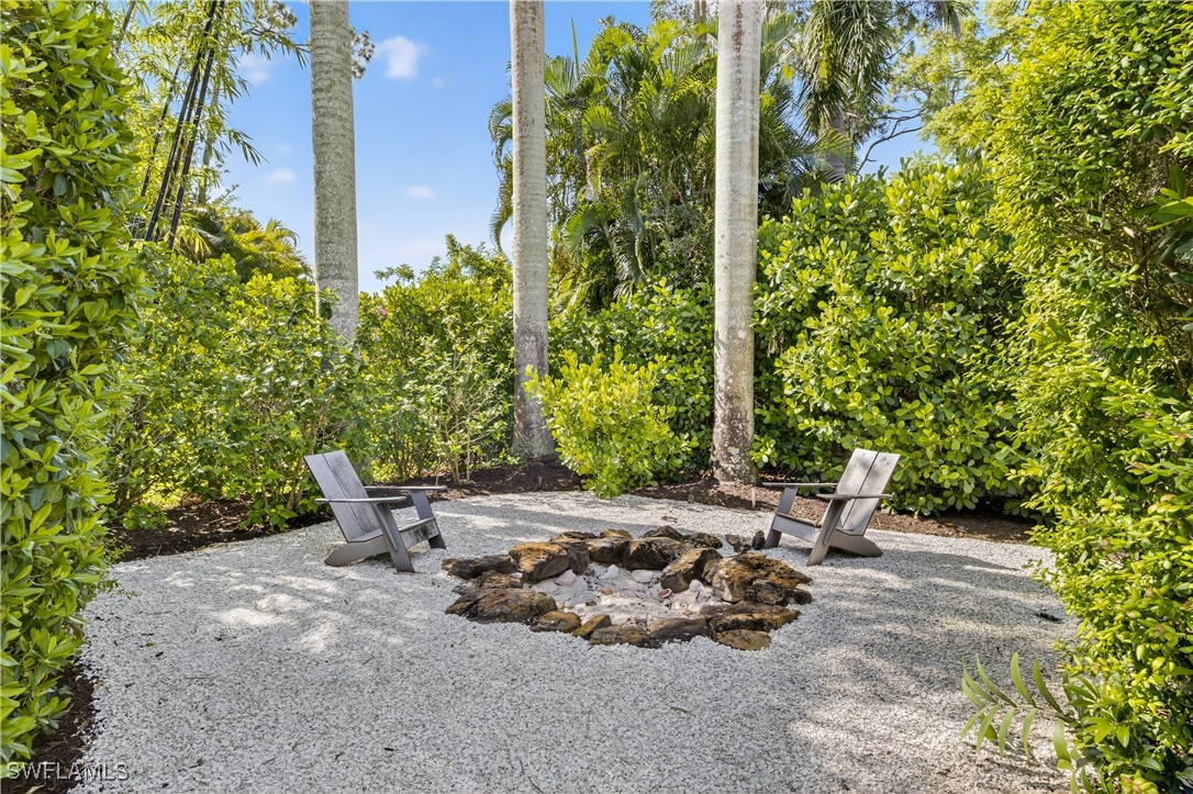 13637 Pine Villa LN