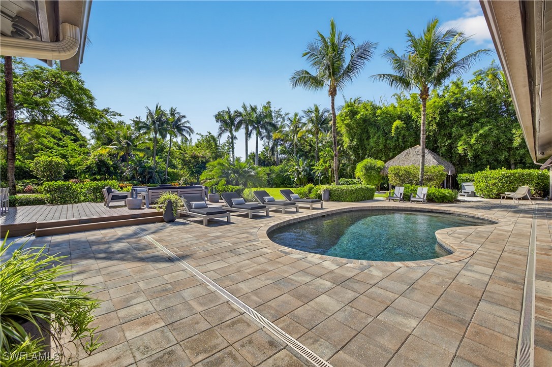 13637 Pine Villa LN