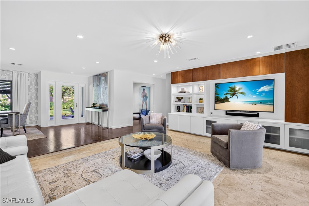 13637 Pine Villa LN