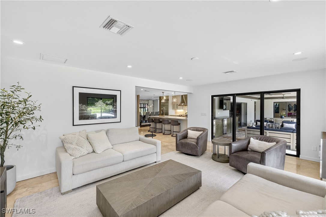 13637 Pine Villa LN