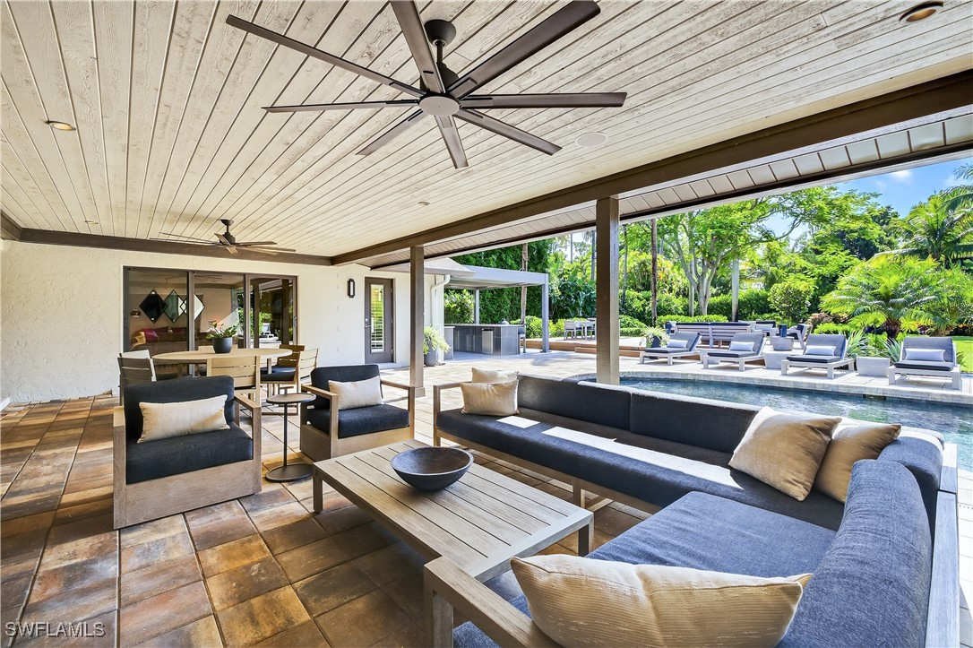 13637 Pine Villa LN