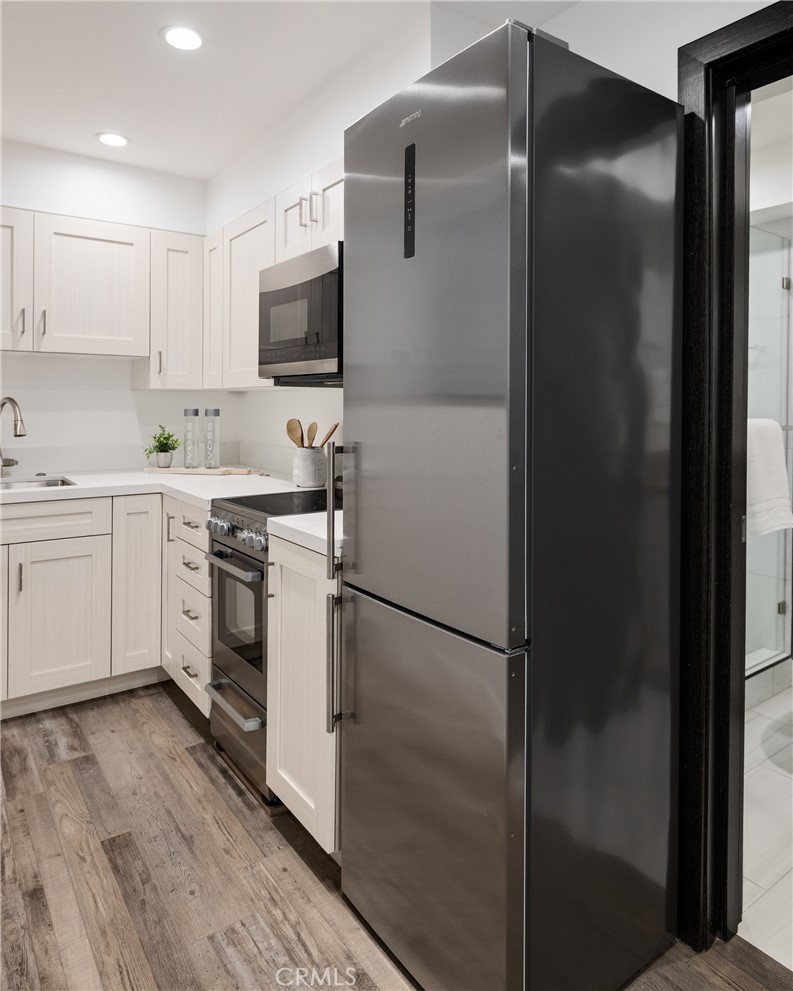 201 S Juanita Avenue