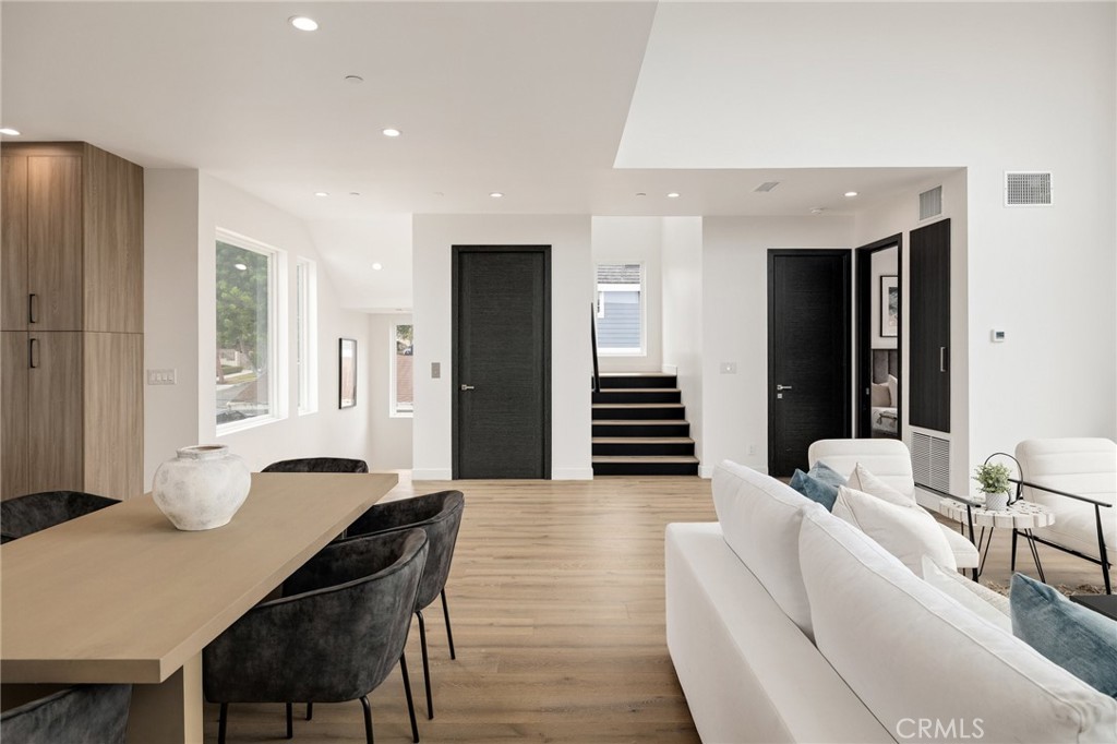 201 S Juanita Avenue