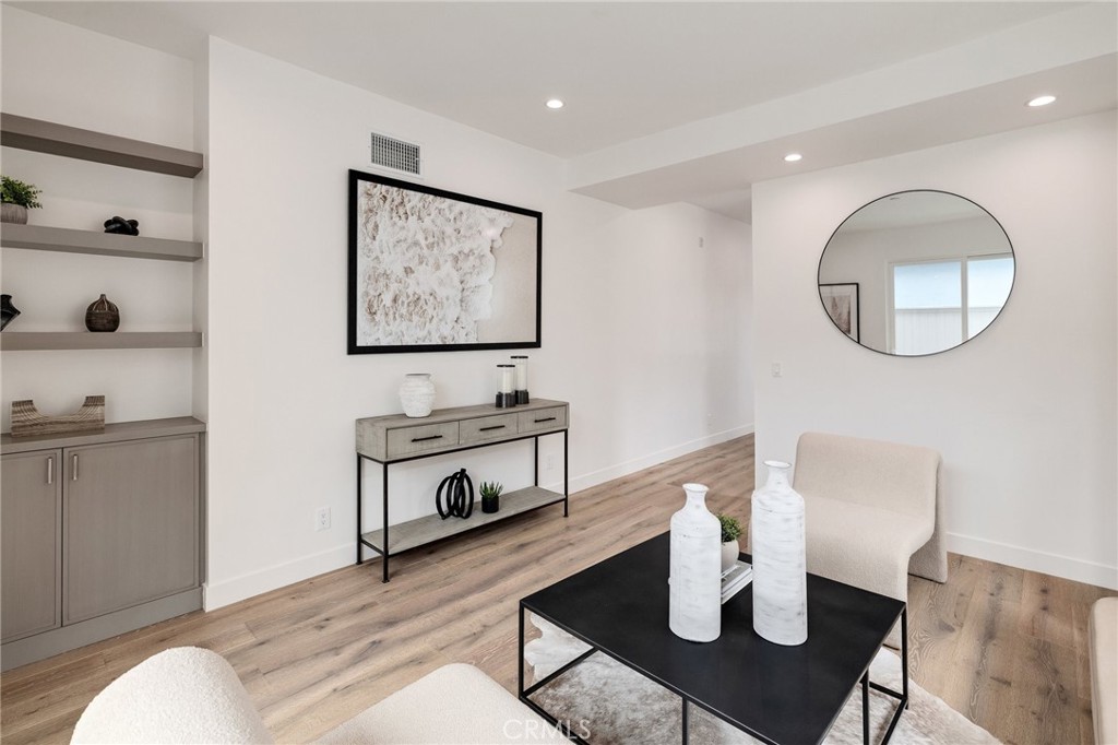 201 S Juanita Avenue