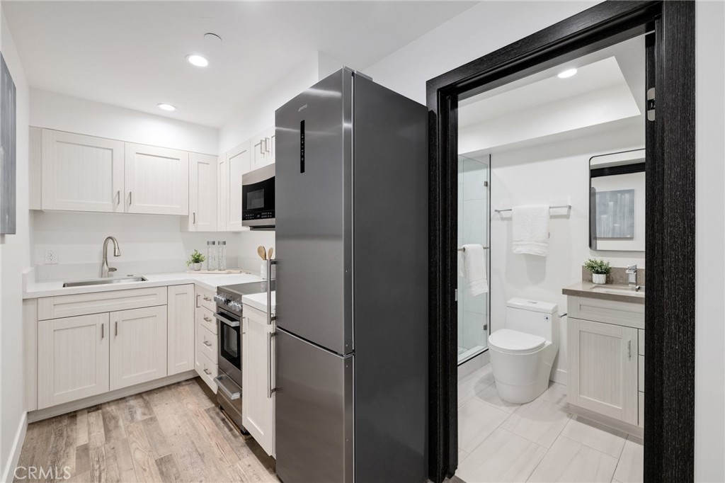 201 S Juanita Avenue