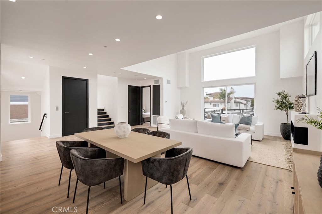 201 S Juanita Avenue