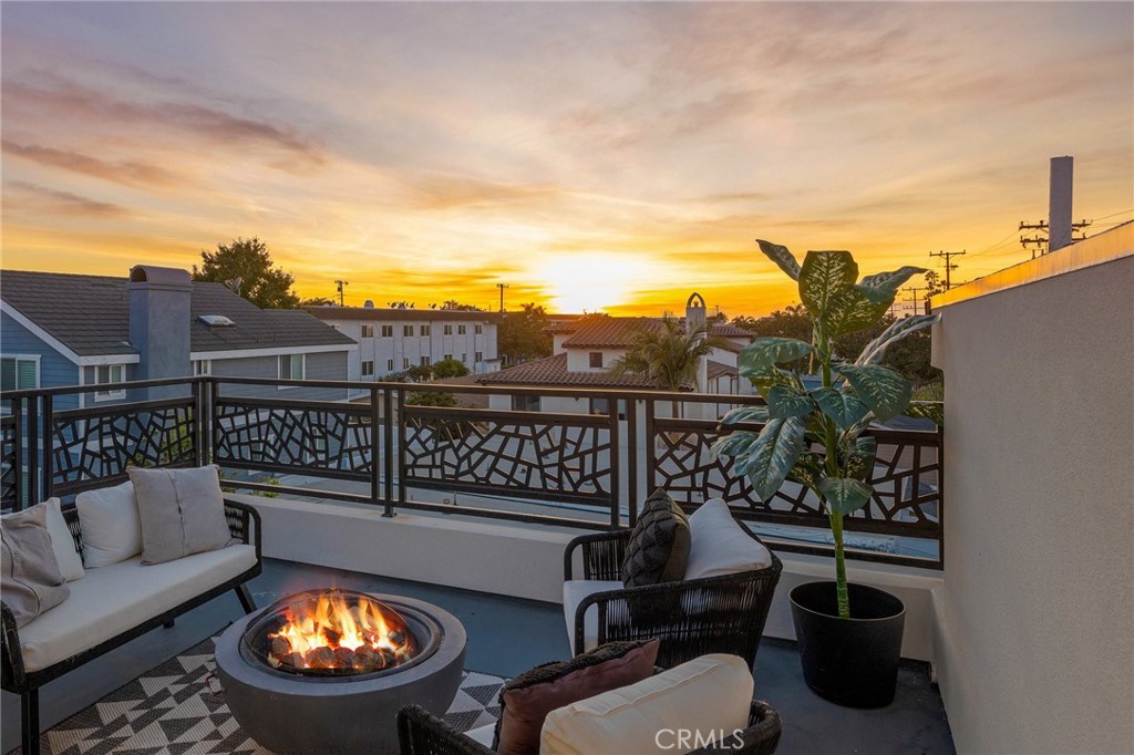 201 S Juanita Avenue