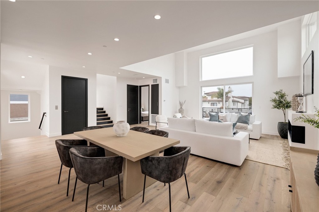 201 S Juanita Avenue