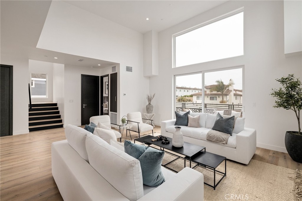 201 S Juanita Avenue