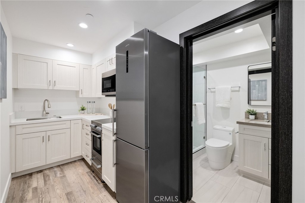 201 S Juanita Avenue