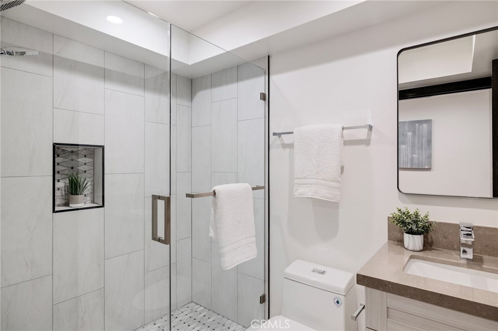 201 S Juanita Avenue