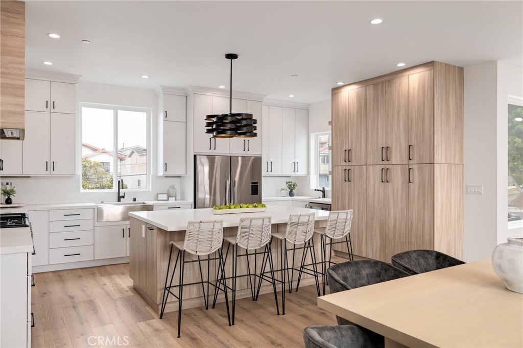 201 S Juanita Avenue