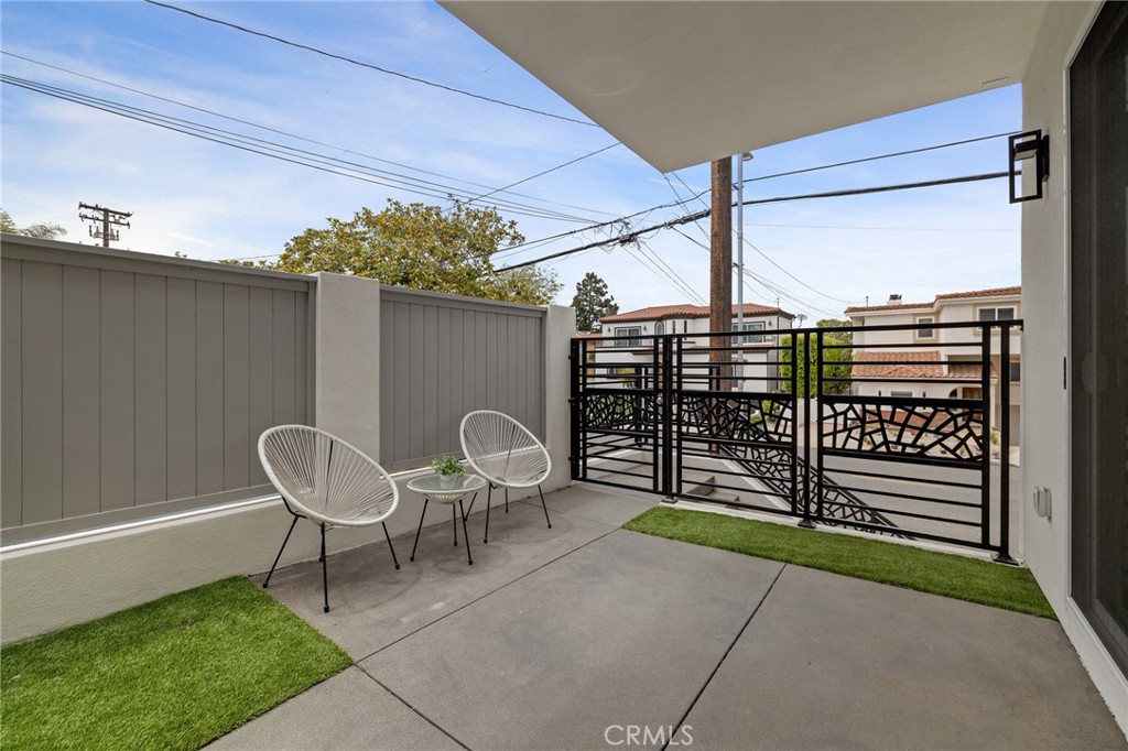 201 S Juanita Avenue