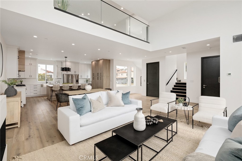 201 S Juanita Avenue