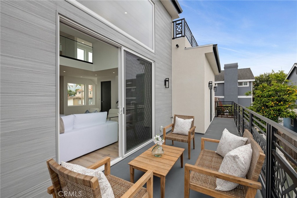 201 S Juanita Avenue