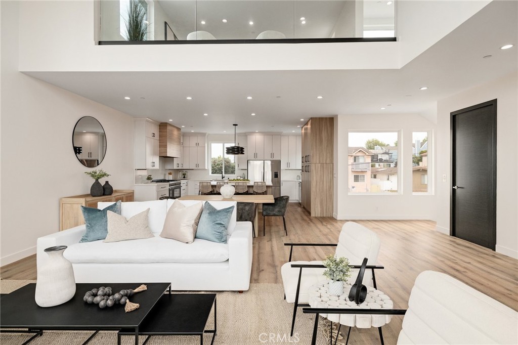 201 S Juanita Avenue