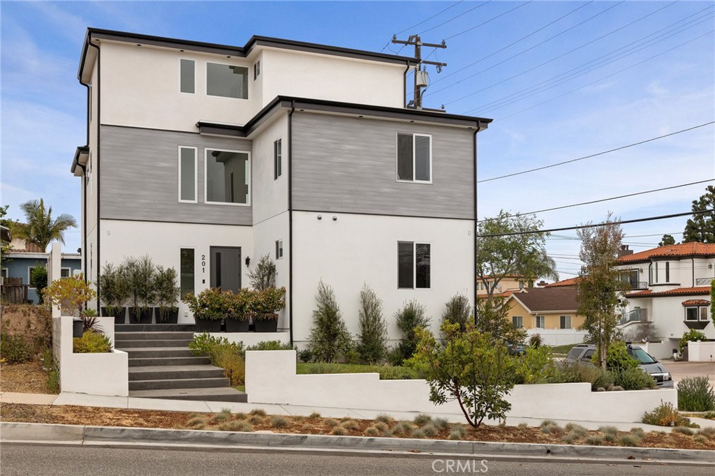 201 S Juanita Avenue