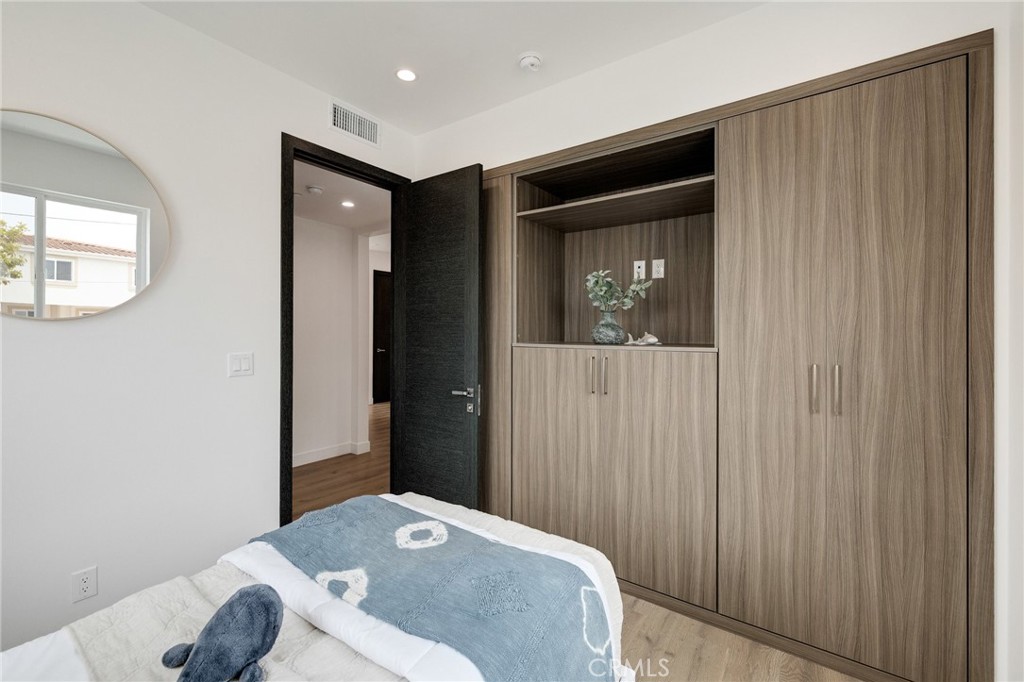 201 S Juanita Avenue