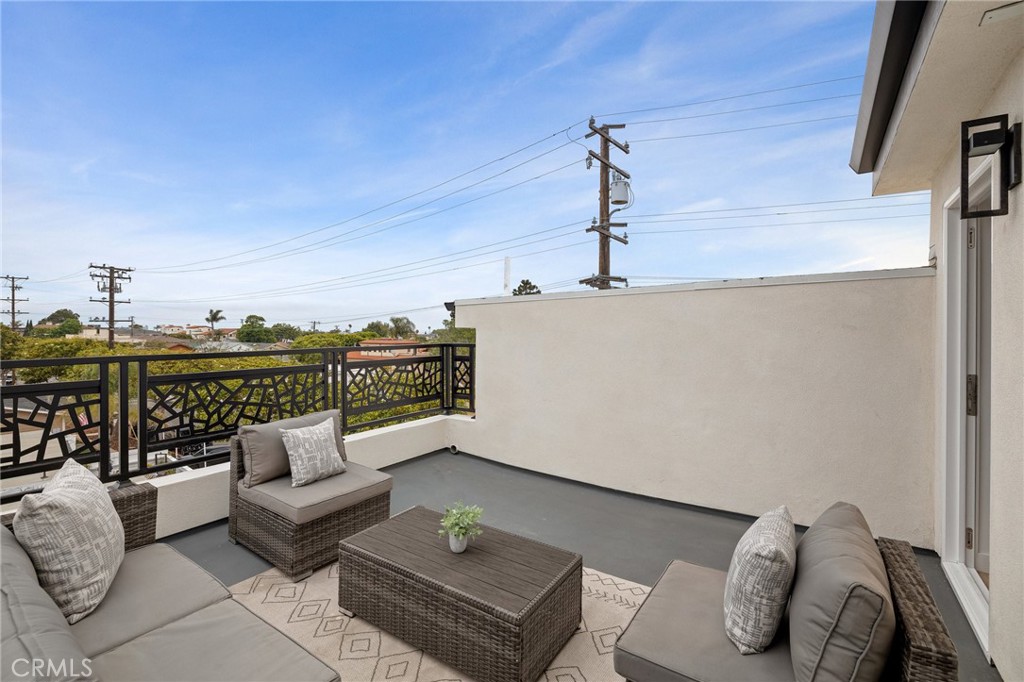 201 S Juanita Avenue